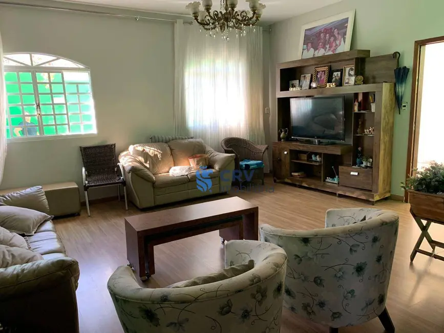 Foto 5 de Casa com 5 quartos para alugar, 380m2 em Bancários, Londrina - PR