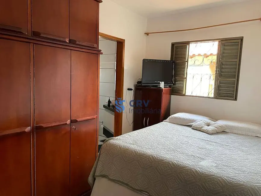 Casa com 3 quartos à venda, 215m2 em Londrina - PR - imagem 7 Foto 7 de Casa com 3 quartos à venda, 215m2 em Londrina - PR