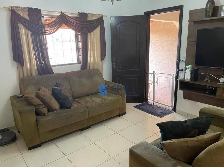 Casa com 3 quartos à venda, 215m2 em Londrina - PR - imagem 3 Foto 3 de Casa com 3 quartos à venda, 215m2 em Londrina - PR