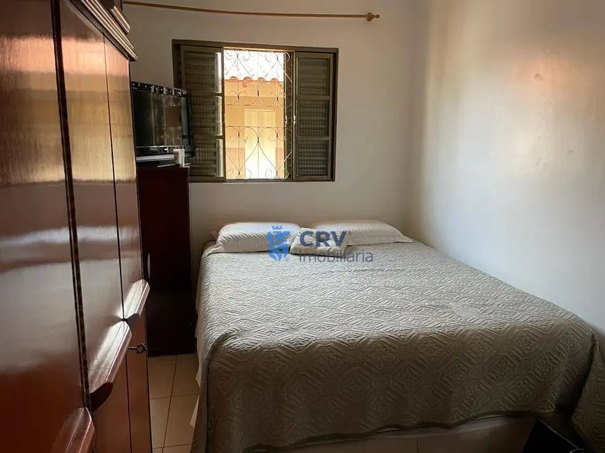 Casa com 3 quartos à venda, 215m2 em Londrina - PR - imagem 8 Foto 8 de Casa com 3 quartos à venda, 215m2 em Londrina - PR