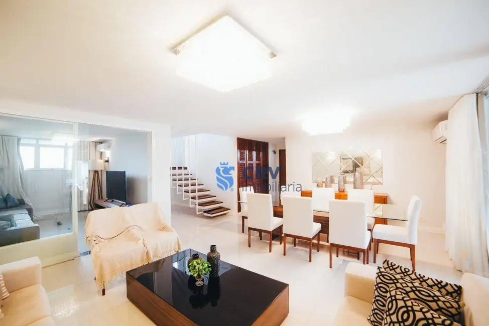 Casa com 4 quartos à venda, 429m2 em Petrópolis, Londrina - PR - imagem 4 Foto 4 de Casa com 4 quartos à venda, 429m2 em Petrópolis, Londrina - PR