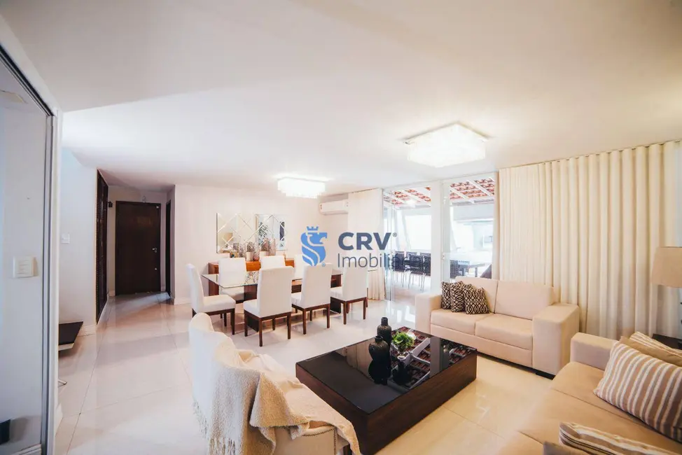 Casa com 4 quartos à venda, 429m2 em Petrópolis, Londrina - PR - imagem 3 Foto 3 de Casa com 4 quartos à venda, 429m2 em Petrópolis, Londrina - PR