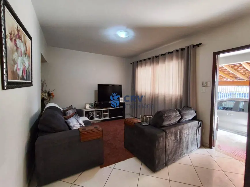 Foto 2 de Casa com 3 quartos à venda, 300m2 em Londrina - PR