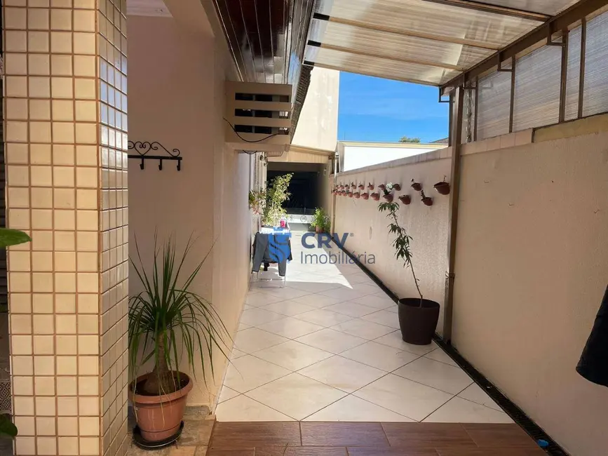 Sobrado com 5 quartos à venda, 500m2 em Mediterrâneo, Londrina - PR - imagem 7 Foto 7 de Sobrado com 5 quartos à venda, 500m2 em Mediterrâneo, Londrina - PR