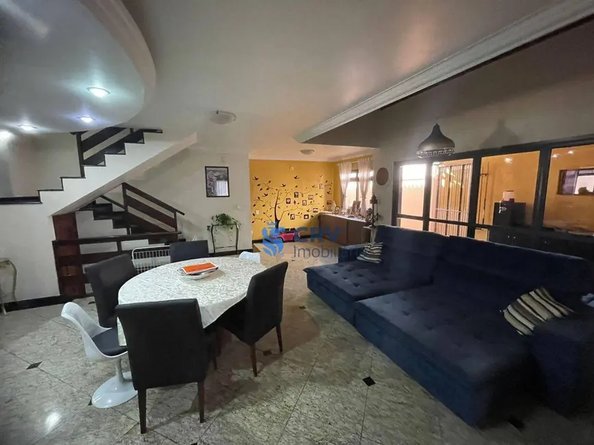 Foto 2 de Sobrado com 5 quartos à venda, 500m2 em Mediterrâneo, Londrina - PR