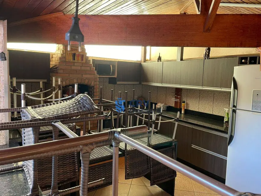 Sobrado com 5 quartos à venda, 500m2 em Mediterrâneo, Londrina - PR - imagem 8 Foto 8 de Sobrado com 5 quartos à venda, 500m2 em Mediterrâneo, Londrina - PR