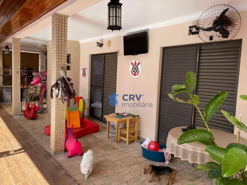Sobrado com 5 quartos à venda, 500m2 em Mediterrâneo, Londrina - PR - imagem 9 Foto 9 de Sobrado com 5 quartos à venda, 500m2 em Mediterrâneo, Londrina - PR