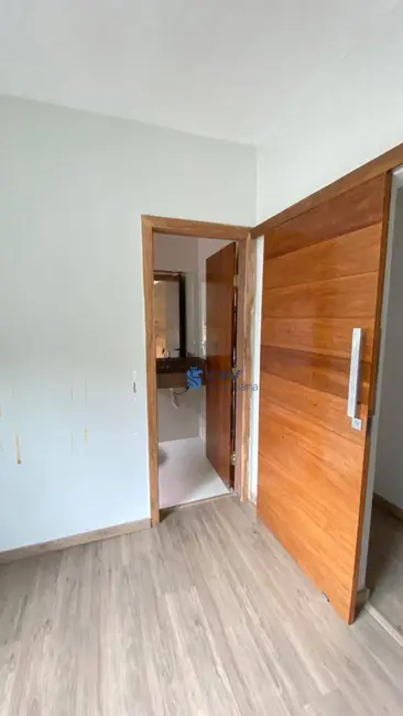 Casa com 3 quartos à venda, 250m2 em Conjunto Santa Rita 6, Londrina - PR - imagem 4 Foto 4 de Casa com 3 quartos à venda, 250m2 em Conjunto Santa Rita 6, Londrina - PR
