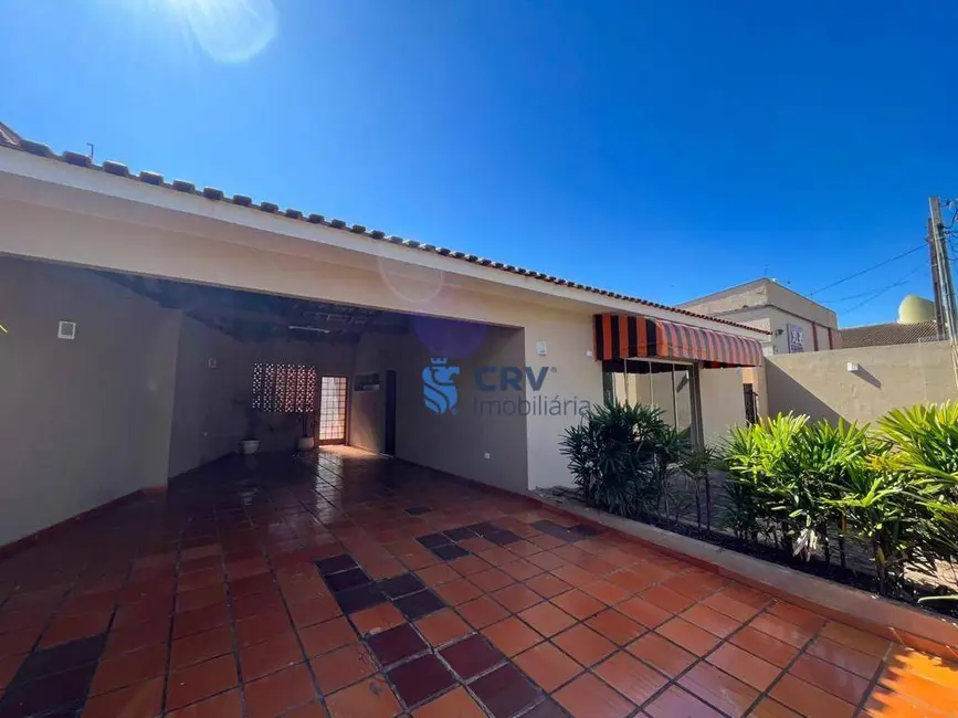 Foto 3 de Casa com 4 quartos para alugar, 190m2 em Londrina - PR