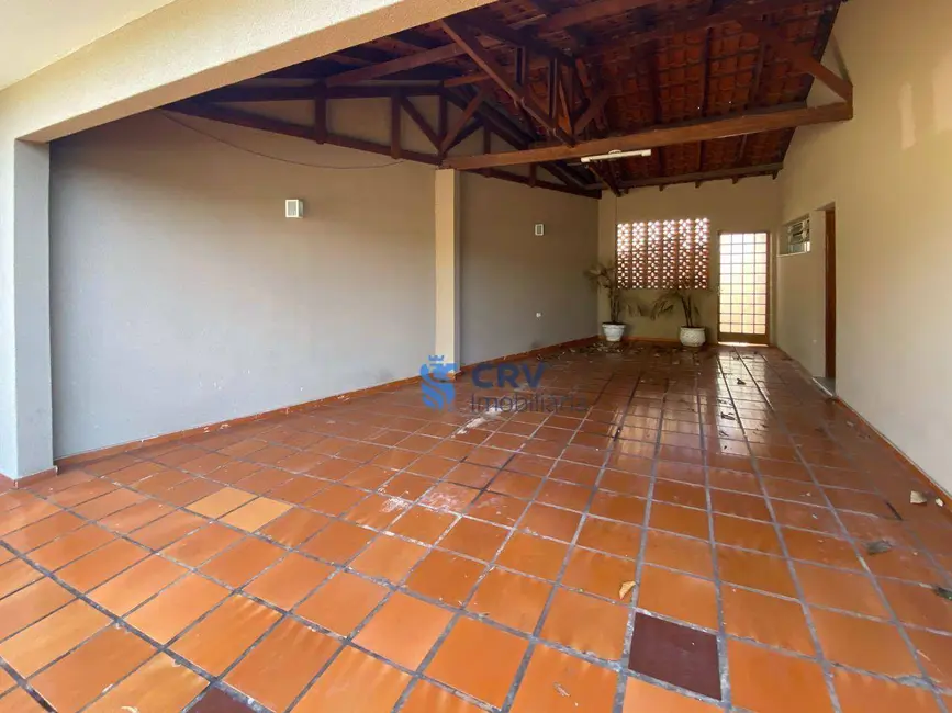 Foto 8 de Casa com 4 quartos para alugar, 190m2 em Londrina - PR