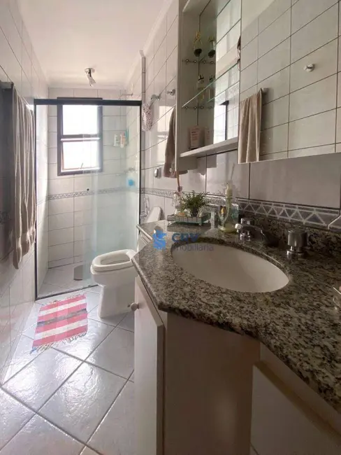 Apartamento com 3 quartos à venda, 176m2 em Centro, Londrina - PR - imagem 8 Foto 8 de Apartamento com 3 quartos à venda, 176m2 em Centro, Londrina - PR