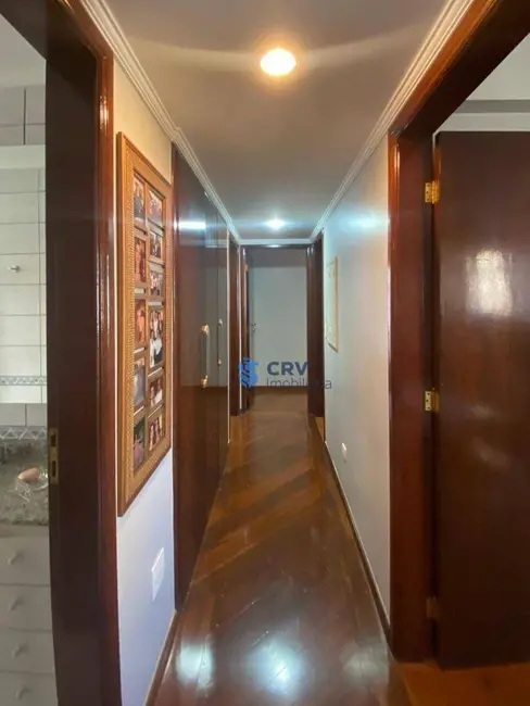 Apartamento com 3 quartos à venda, 176m2 em Centro, Londrina - PR - imagem 9 Foto 9 de Apartamento com 3 quartos à venda, 176m2 em Centro, Londrina - PR