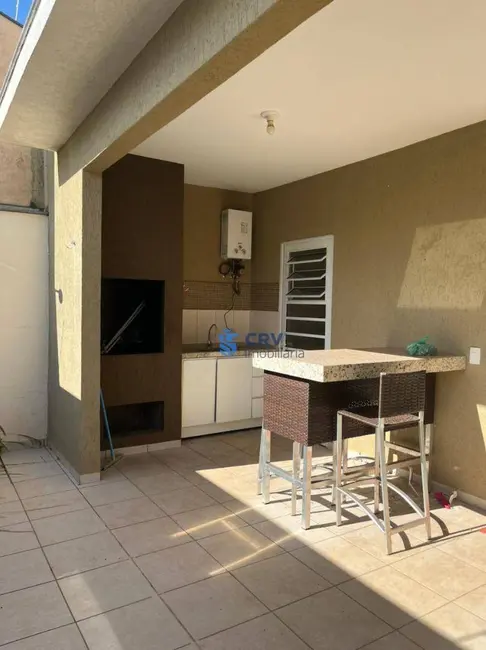 Casa com 3 quartos à venda, 250m2 em Jardim Santa Alice, Londrina - PR - imagem 8 Foto 8 de Casa com 3 quartos à venda, 250m2 em Jardim Santa Alice, Londrina - PR