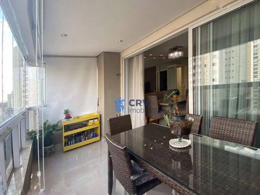 Apartamento com 3 quartos à venda, 197m2 em Londrina - PR - imagem 6 Foto 6 de Apartamento com 3 quartos à venda, 197m2 em Londrina - PR