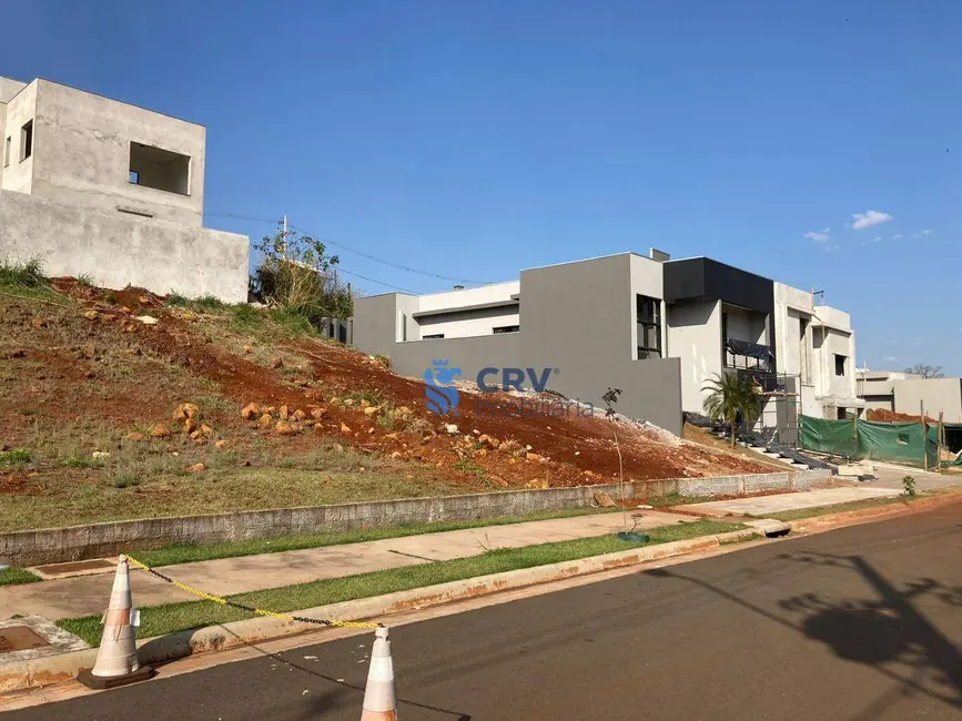 Foto 1 de Terreno / Lote à venda, 267m2 em Gleba Simon Frazer, Londrina - PR