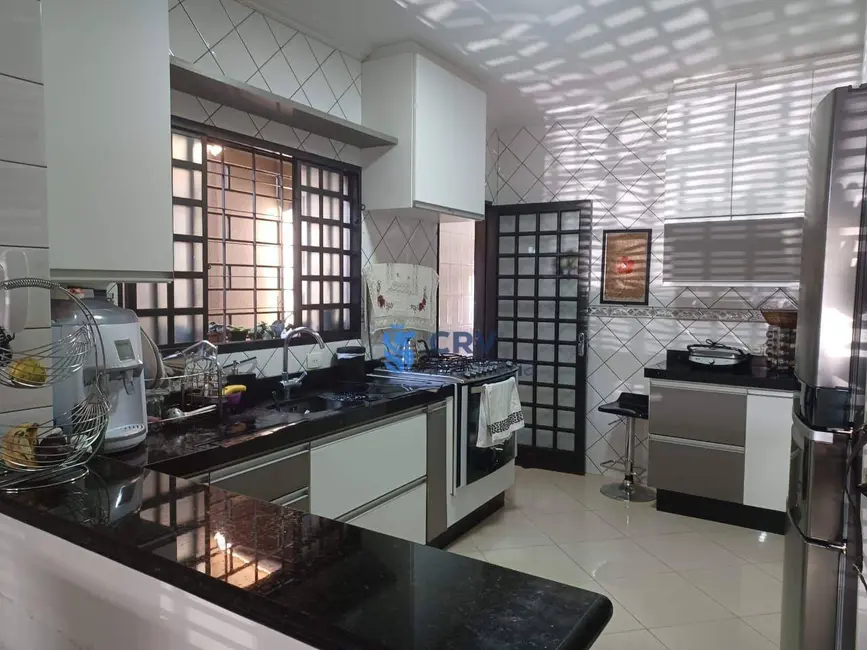 Foto 4 de Casa com 3 quartos à venda, 321m2 em Vila Santa Terezinha, Londrina - PR