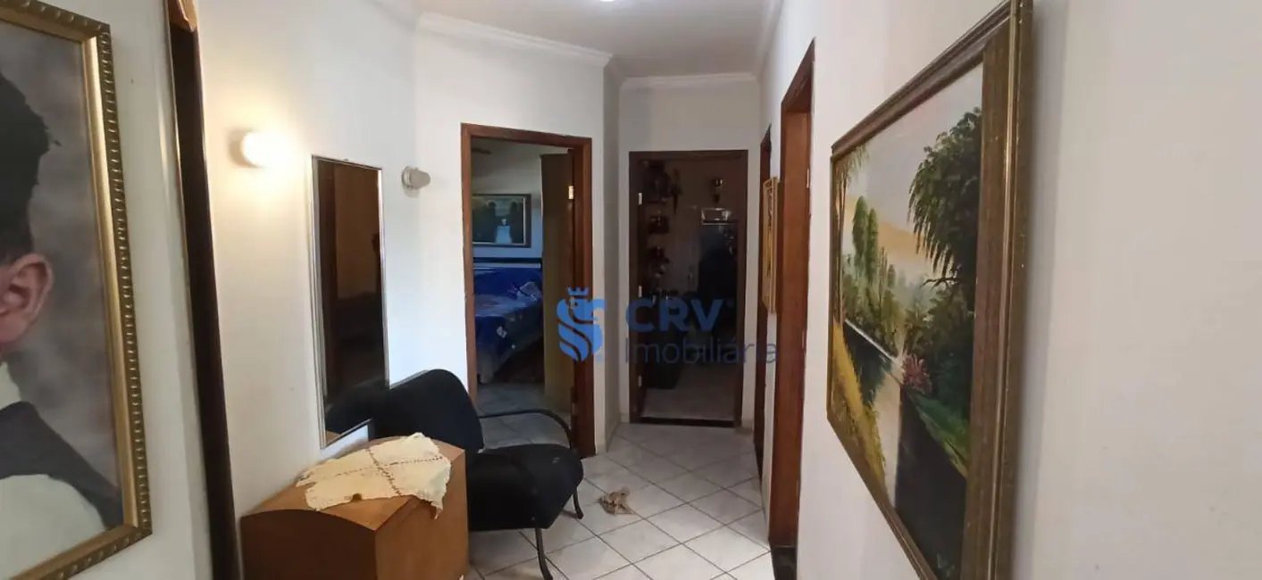 Casa com 4 quartos à venda, 192m2 em Vila Brasil, Londrina - PR - imagem 4 Foto 4 de Casa com 4 quartos à venda, 192m2 em Vila Brasil, Londrina - PR