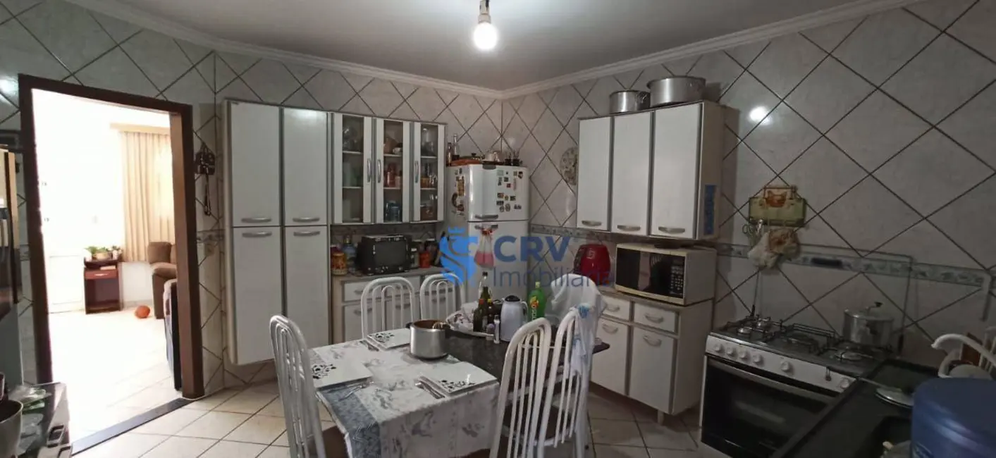 Casa com 4 quartos à venda, 192m2 em Vila Brasil, Londrina - PR - imagem 3 Foto 3 de Casa com 4 quartos à venda, 192m2 em Vila Brasil, Londrina - PR