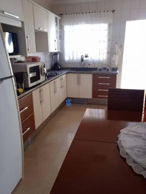 Casa de Condomínio com 3 quartos à venda, 282m2 em Londrina - PR - imagem 3 Foto 3 de Casa de Condomínio com 3 quartos à venda, 282m2 em Londrina - PR