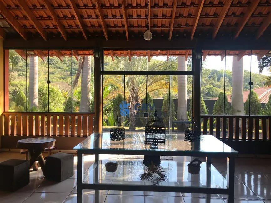 Chácara com 5 quartos à venda, 2726m2 em Londrina - PR - imagem 6 Foto 6 de Chácara com 5 quartos à venda, 2726m2 em Londrina - PR