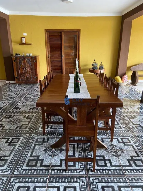 Chácara com 5 quartos à venda, 2726m2 em Londrina - PR - imagem 4 Foto 4 de Chácara com 5 quartos à venda, 2726m2 em Londrina - PR