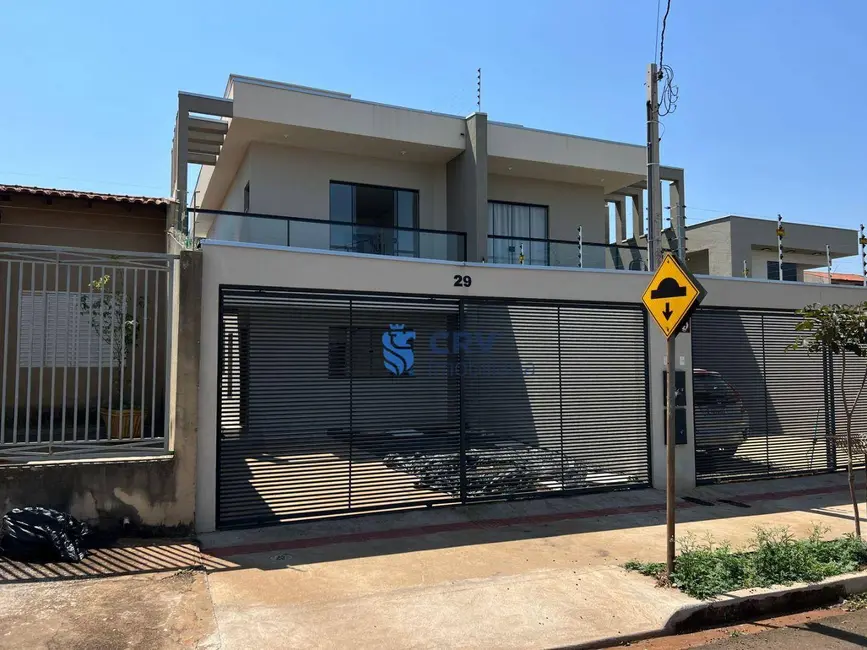 Foto 1 de Sobrado com 4 quartos à venda, 180m2 em San Fernando, Londrina - PR