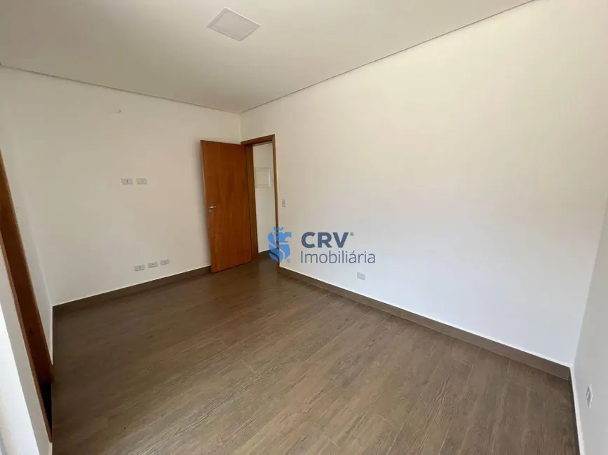 Sobrado com 4 quartos à venda, 180m2 em San Fernando, Londrina - PR - imagem 9 Foto 9 de Sobrado com 4 quartos à venda, 180m2 em San Fernando, Londrina - PR