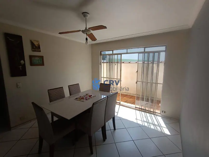Casa com 3 quartos à venda, 300m2 em Ipanema, Londrina - PR - imagem 5 Foto 5 de Casa com 3 quartos à venda, 300m2 em Ipanema, Londrina - PR