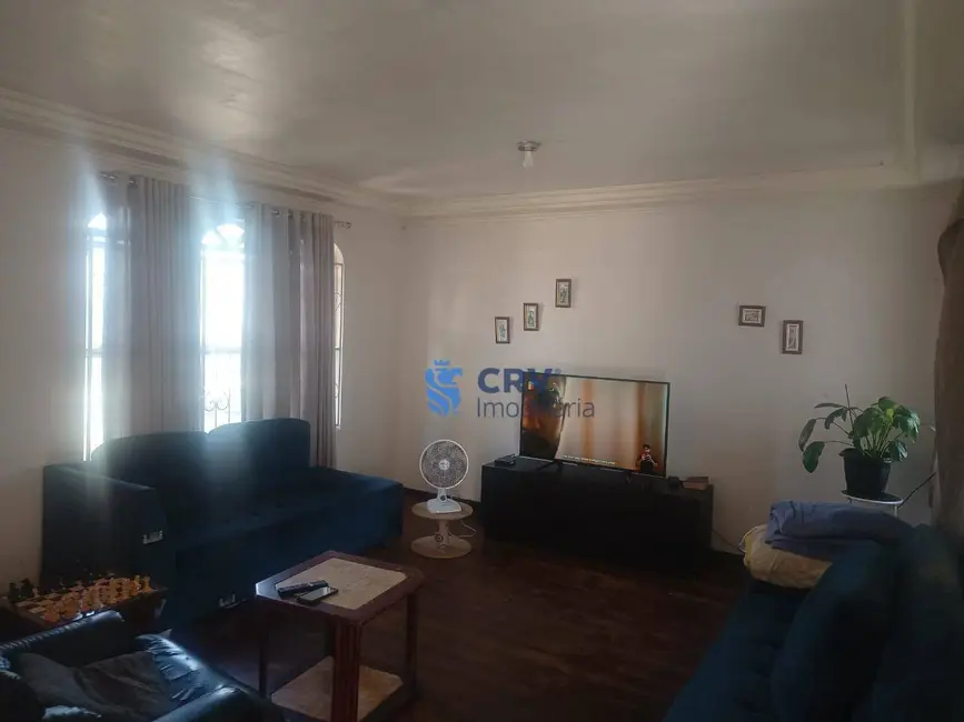 Casa com 3 quartos à venda, 300m2 em Ipanema, Londrina - PR - imagem 9 Foto 9 de Casa com 3 quartos à venda, 300m2 em Ipanema, Londrina - PR