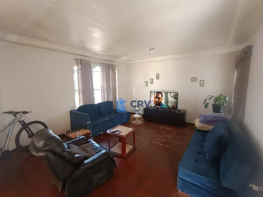 Casa com 3 quartos à venda, 300m2 em Ipanema, Londrina - PR - imagem 7 Foto 7 de Casa com 3 quartos à venda, 300m2 em Ipanema, Londrina - PR