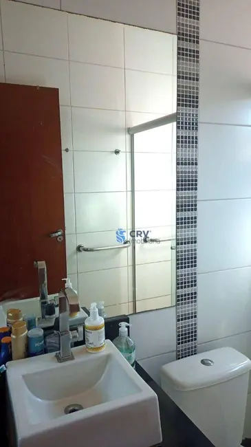 Casa com 3 quartos à venda, 150m2 em Colúmbia, Londrina - PR - imagem 9 Foto 9 de Casa com 3 quartos à venda, 150m2 em Colúmbia, Londrina - PR