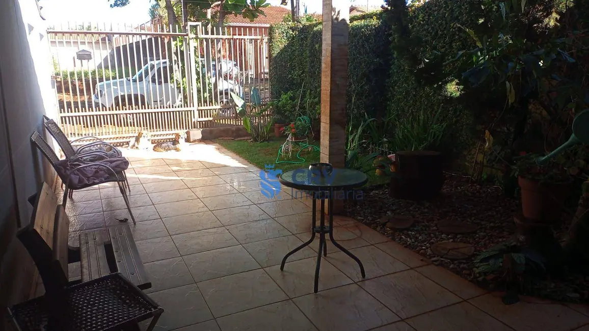 Foto 2 de Casa com 3 quartos à venda, 150m2 em Colúmbia, Londrina - PR