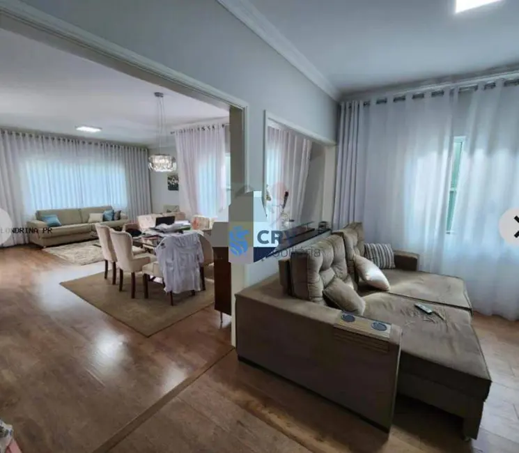 Casa com 3 quartos à venda, 300m2 em Pinheiros, Londrina - PR - imagem 3 Foto 3 de Casa com 3 quartos à venda, 300m2 em Pinheiros, Londrina - PR