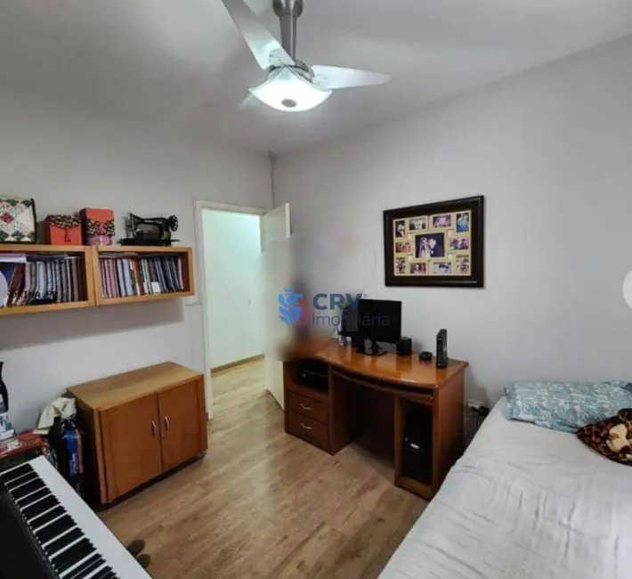Casa com 3 quartos à venda, 300m2 em Pinheiros, Londrina - PR - imagem 8 Foto 8 de Casa com 3 quartos à venda, 300m2 em Pinheiros, Londrina - PR