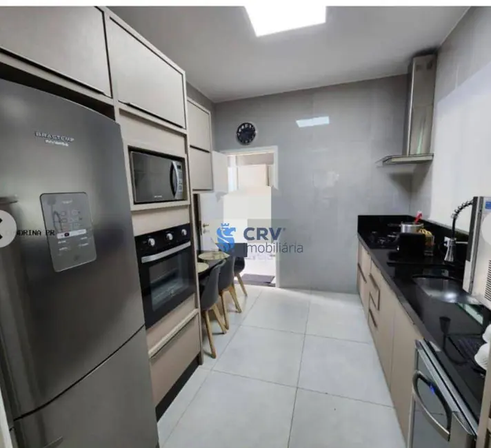 Casa com 3 quartos à venda, 300m2 em Pinheiros, Londrina - PR - imagem 6 Foto 6 de Casa com 3 quartos à venda, 300m2 em Pinheiros, Londrina - PR