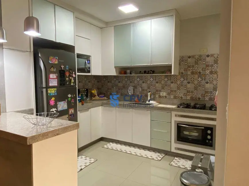Sobrado com 3 quartos à venda, 168m2 em Bandeirantes, Londrina - PR - imagem 7 Foto 7 de Sobrado com 3 quartos à venda, 168m2 em Bandeirantes, Londrina - PR