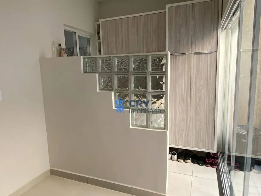 Sobrado com 3 quartos à venda, 168m2 em Bandeirantes, Londrina - PR - imagem 9 Foto 9 de Sobrado com 3 quartos à venda, 168m2 em Bandeirantes, Londrina - PR