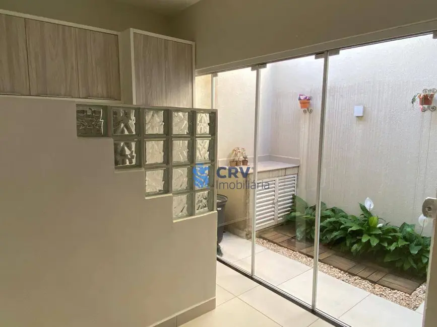 Sobrado com 3 quartos à venda, 168m2 em Bandeirantes, Londrina - PR - imagem 8 Foto 8 de Sobrado com 3 quartos à venda, 168m2 em Bandeirantes, Londrina - PR