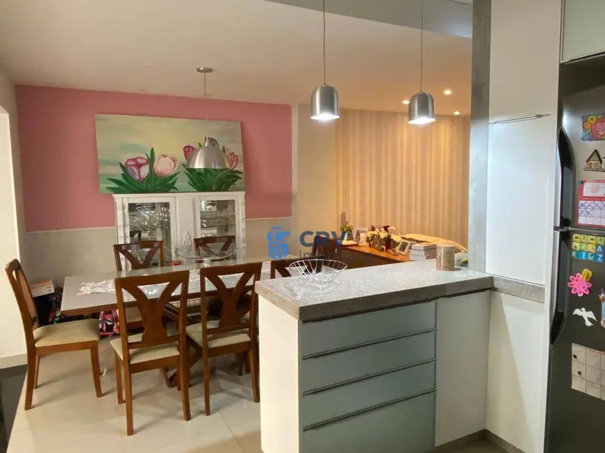 Sobrado com 3 quartos à venda, 168m2 em Bandeirantes, Londrina - PR - imagem 5 Foto 5 de Sobrado com 3 quartos à venda, 168m2 em Bandeirantes, Londrina - PR