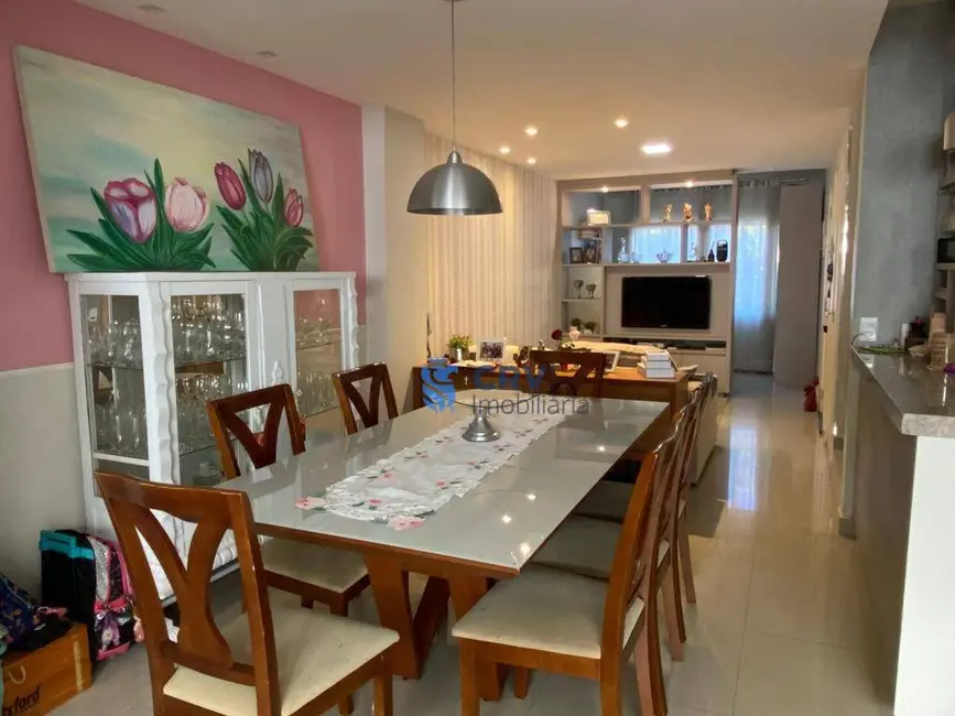 Sobrado com 3 quartos à venda, 168m2 em Bandeirantes, Londrina - PR - imagem 4 Foto 4 de Sobrado com 3 quartos à venda, 168m2 em Bandeirantes, Londrina - PR