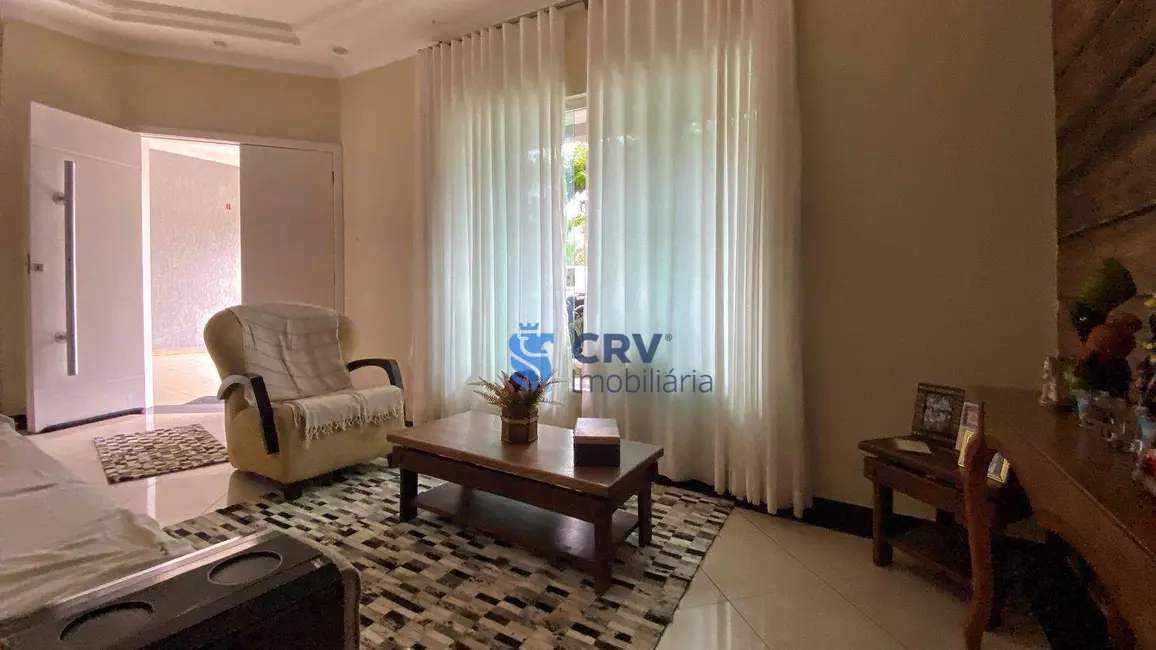 Sobrado com 3 quartos à venda, 250m2 em Bandeirantes, Londrina - PR - imagem 3 Foto 3 de Sobrado com 3 quartos à venda, 250m2 em Bandeirantes, Londrina - PR