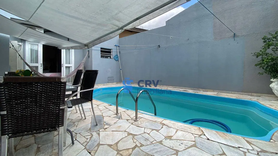 Sobrado com 3 quartos à venda, 250m2 em Bandeirantes, Londrina - PR - imagem 8 Foto 8 de Sobrado com 3 quartos à venda, 250m2 em Bandeirantes, Londrina - PR