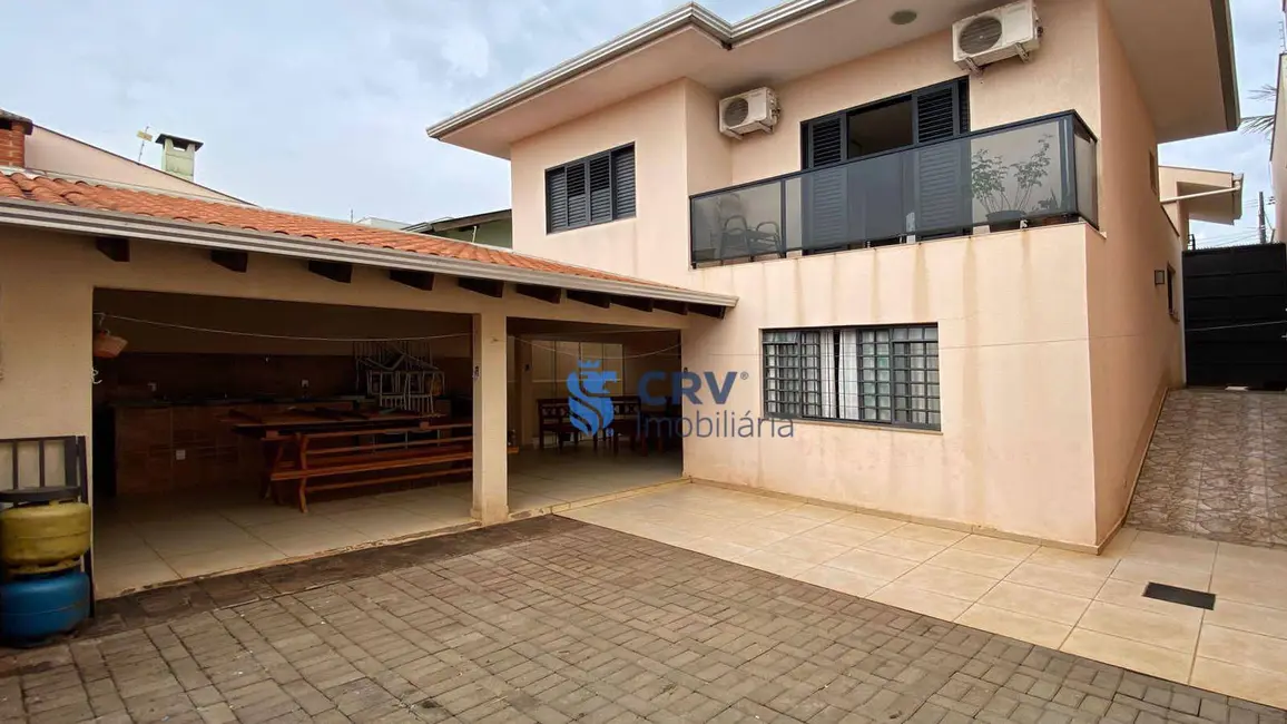 Sobrado com 3 quartos à venda, 275m2 em Jardim Tókio, Londrina - PR - imagem 6 Foto 6 de Sobrado com 3 quartos à venda, 275m2 em Jardim Tókio, Londrina - PR