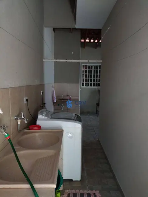 Casa com 4 quartos à venda, 349m2 em Pinheiros, Londrina - PR - imagem 9 Foto 9 de Casa com 4 quartos à venda, 349m2 em Pinheiros, Londrina - PR