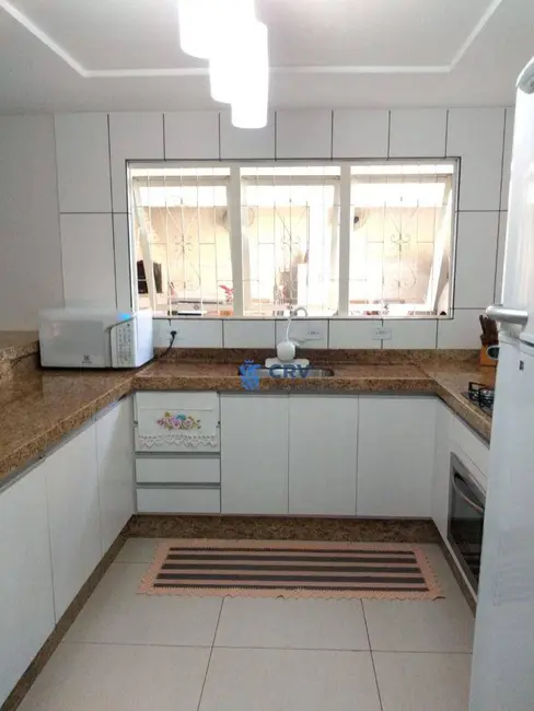 Casa com 4 quartos à venda, 349m2 em Pinheiros, Londrina - PR - imagem 4 Foto 4 de Casa com 4 quartos à venda, 349m2 em Pinheiros, Londrina - PR