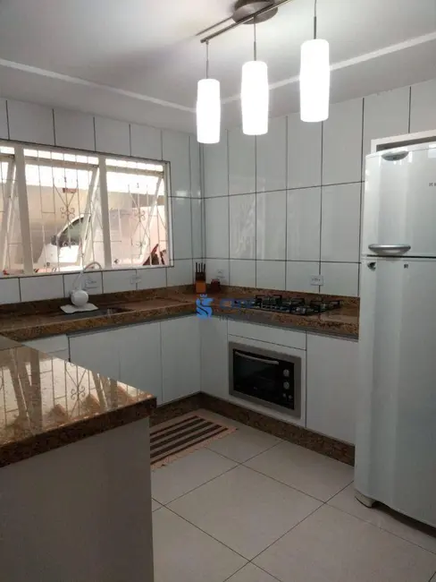 Casa com 4 quartos à venda, 349m2 em Pinheiros, Londrina - PR - imagem 5 Foto 5 de Casa com 4 quartos à venda, 349m2 em Pinheiros, Londrina - PR