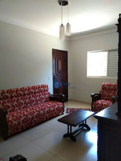 Casa com 4 quartos à venda, 349m2 em Pinheiros, Londrina - PR - imagem 3 Foto 3 de Casa com 4 quartos à venda, 349m2 em Pinheiros, Londrina - PR