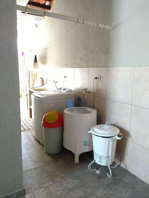Casa com 4 quartos à venda, 349m2 em Pinheiros, Londrina - PR - imagem 8 Foto 8 de Casa com 4 quartos à venda, 349m2 em Pinheiros, Londrina - PR
