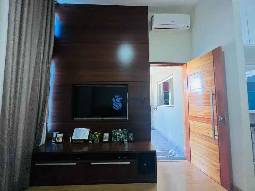 Casa com 3 quartos à venda, 150m2 em Jardim Arapongas, Londrina - PR - imagem 3 Foto 3 de Casa com 3 quartos à venda, 150m2 em Jardim Arapongas, Londrina - PR