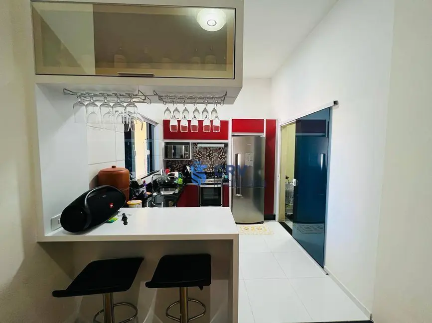 Casa com 3 quartos à venda, 150m2 em Jardim Arapongas, Londrina - PR - imagem 6 Foto 6 de Casa com 3 quartos à venda, 150m2 em Jardim Arapongas, Londrina - PR